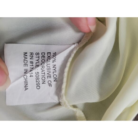 Miss Elaine Nightgown Size LARGE Yellow Floral Embroider Nylon Sleep - Picture 5 of 5